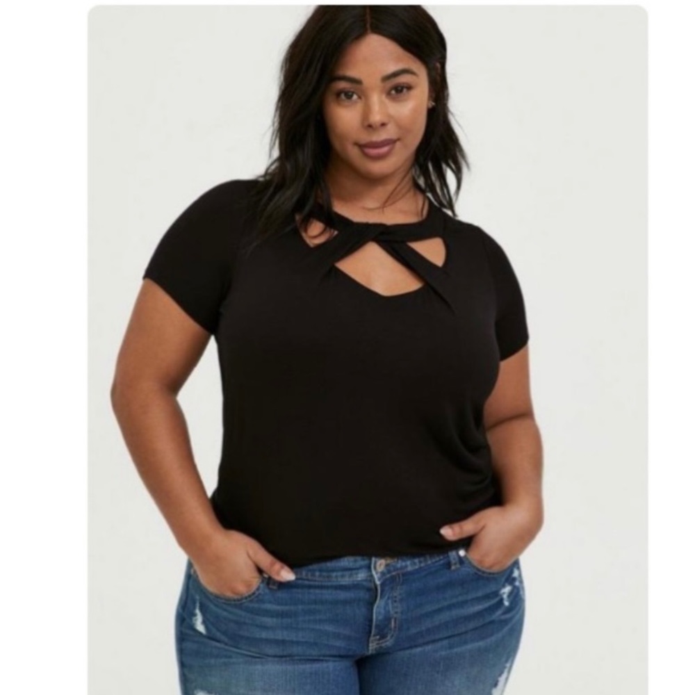 Torrid Size 3 3X Super Soft Black Cutout Twist Tee Elevated Basic Plus Size Top
